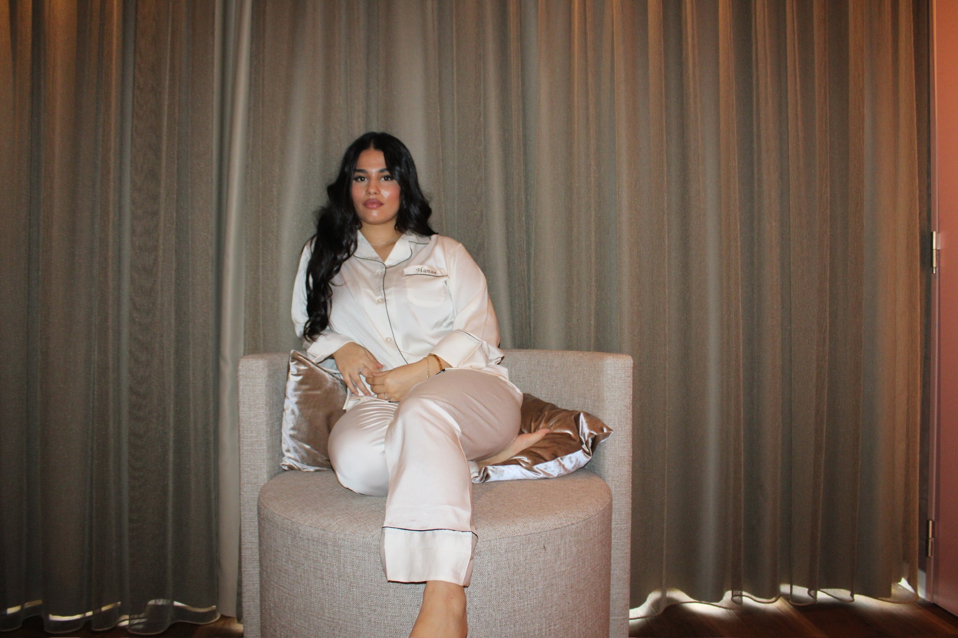 Gepersonaliseerde Satijnen Pyjama - Wit/Crème - HADIYAA