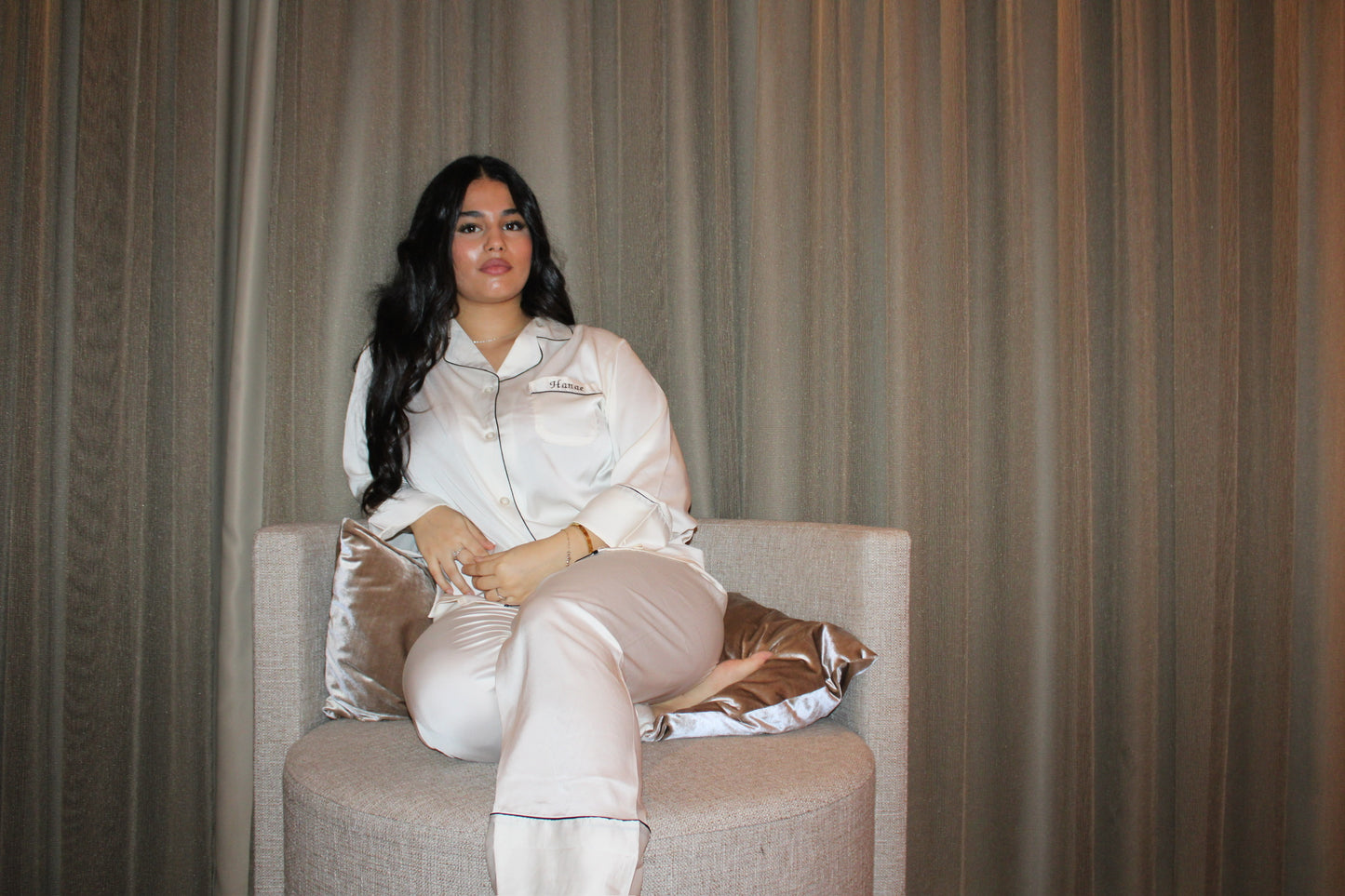 Gepersonaliseerde Satijnen Pyjama - Wit/Crème - HADIYAA