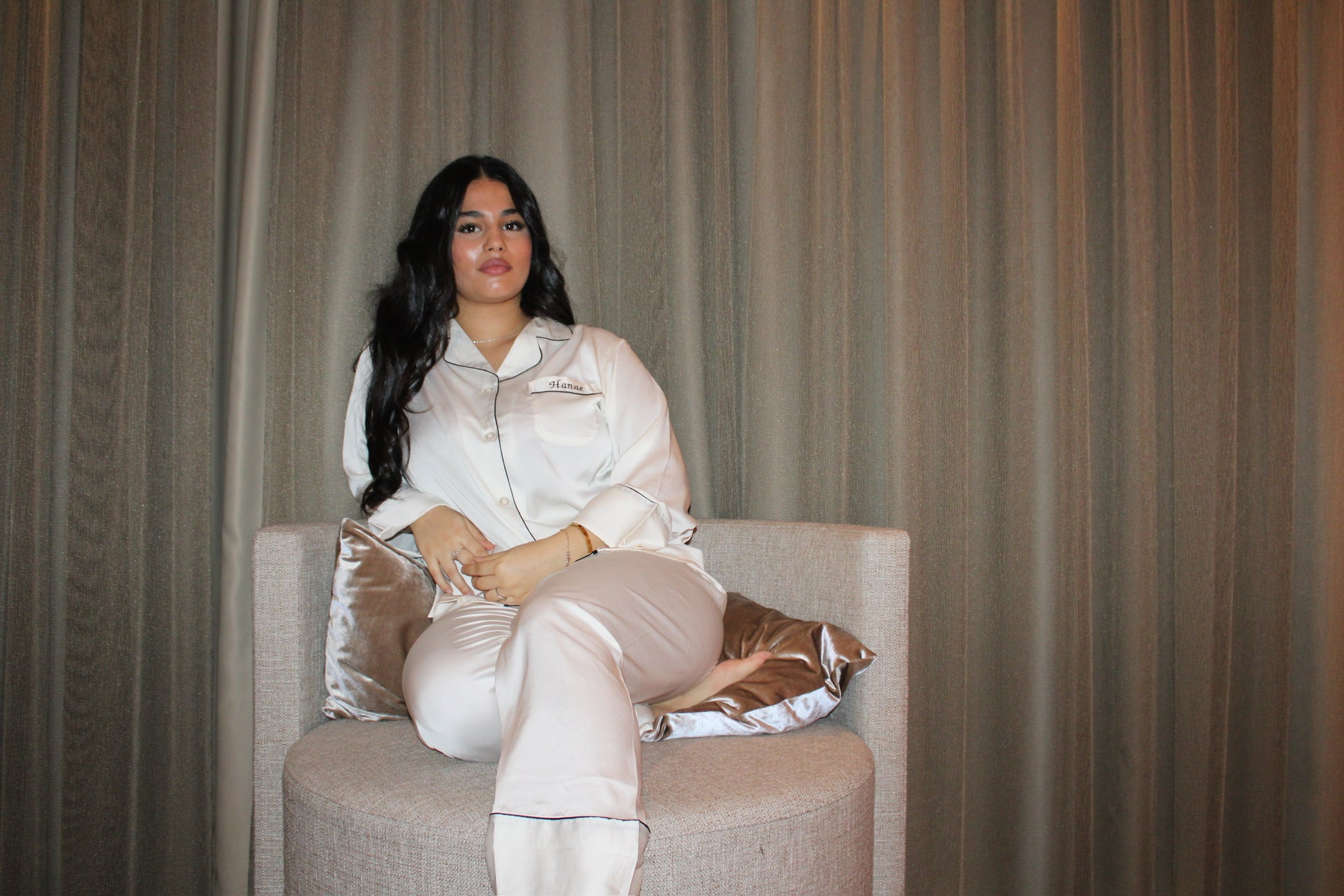 Gepersonaliseerde Satijnen Pyjama - Wit/Crème - HADIYAA