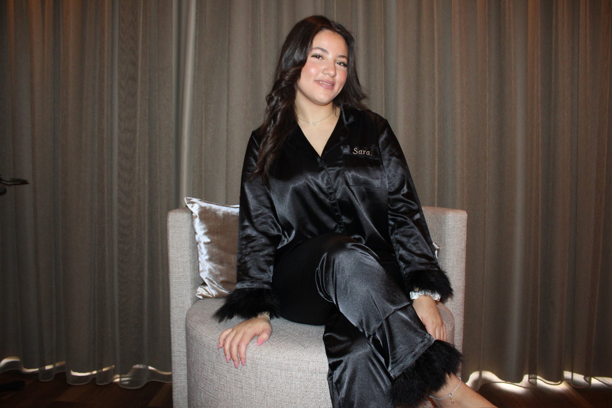 Satijnen Pyjama Met Veren - Zwart - HADIYAA