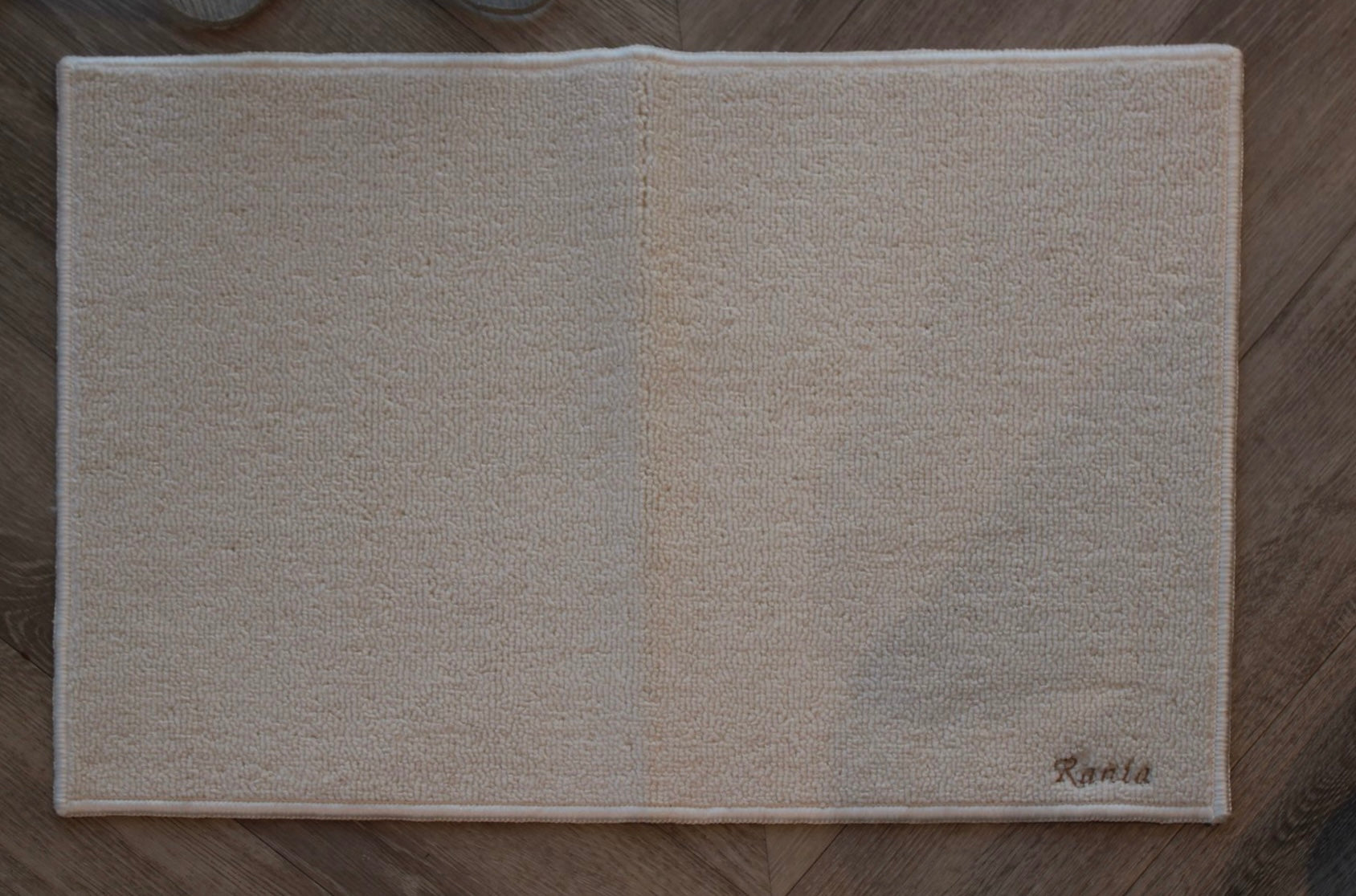 Geborduurde Badmat - HADIYAA