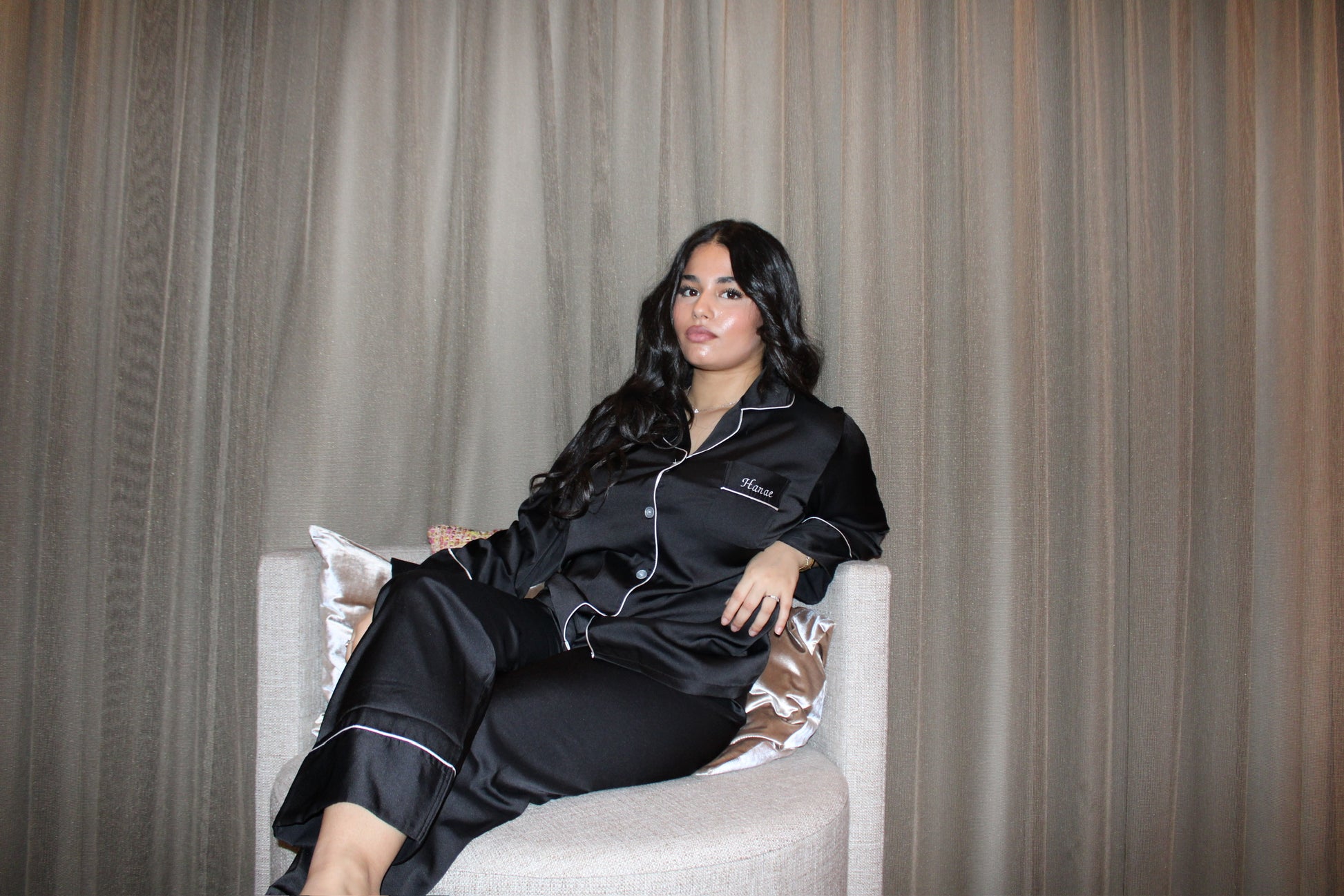 Gepersonaliseerde Satijnen Pyjama - Zwart - HADIYAA